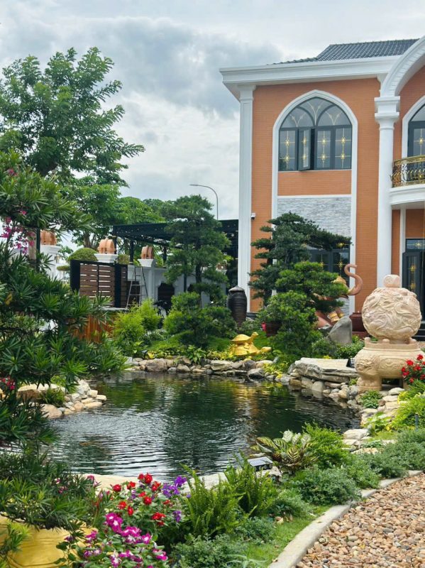 Sàn Kobler được ứng dụng trong không gian biệt thự cao cấp, nơi vật liệu sàn đóng vai trò kết nối kiến trúc và nội thất.