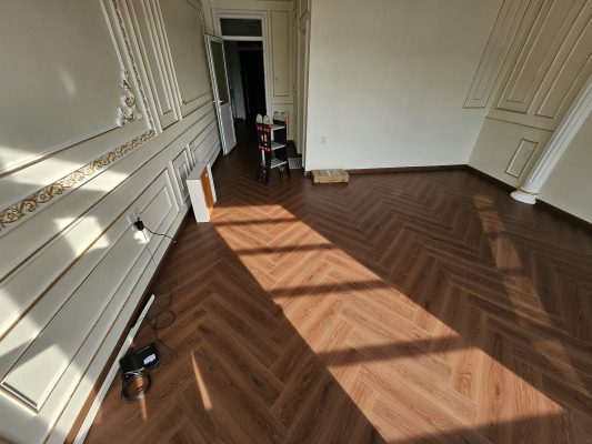 Sàn thạch anh và sàn gỗ trong thiết kế biệt thự