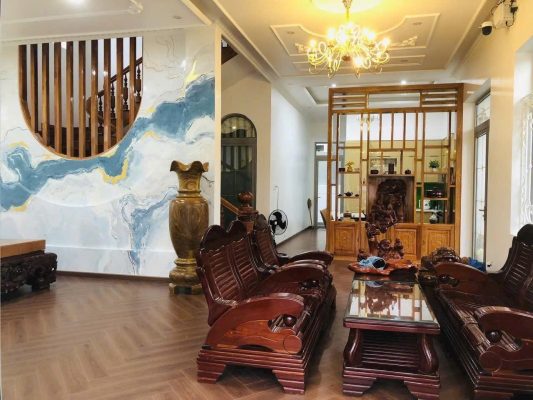 Mặt sàn tạo sự liên tục giữa các khu vực chức năng trong không gian sống mở.